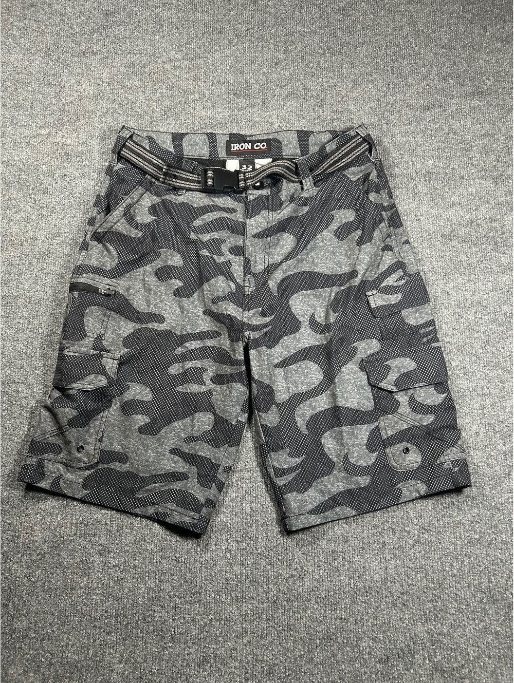 Iron Co. Men's Gray and Black Camouflage Cargo Shorts with Belt Size 32